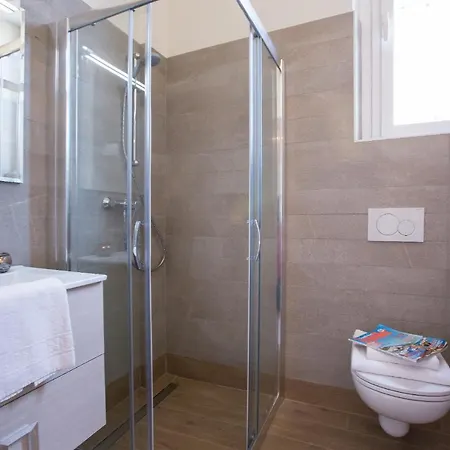Sleeps 8 Air Con