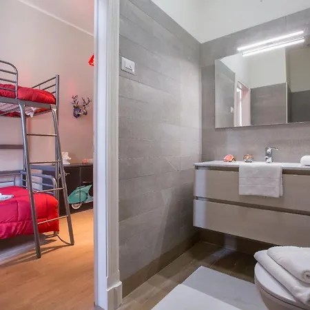 Sleeps 8 Air Con Menaggio