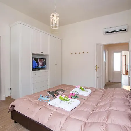 Sleeps 8 Air Con Appartement *
