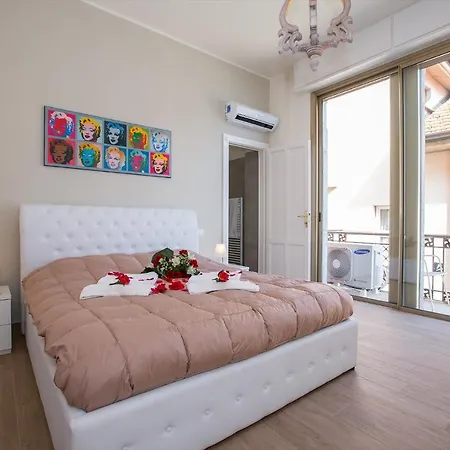 Sleeps 8 Air Con Menaggio