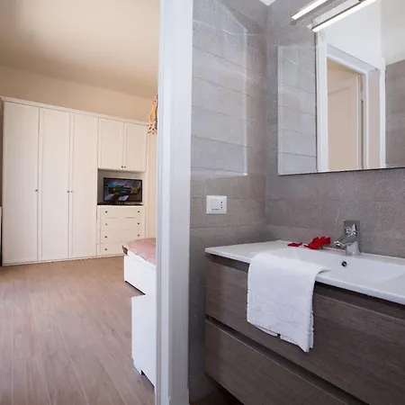 Sleeps 8 Air Con Appartement *