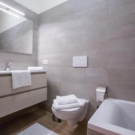 Appartement Sleeps 8 Air Con