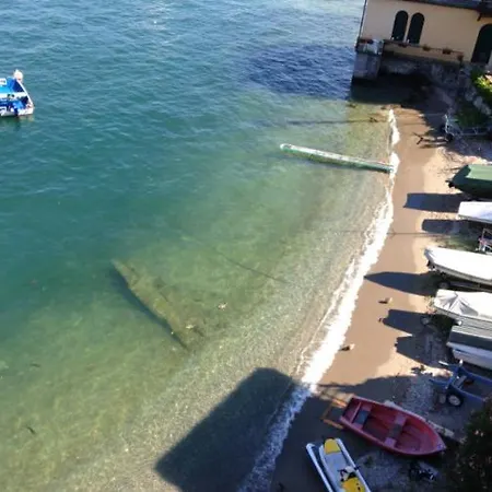 Sleeps 8 Air Con Menaggio